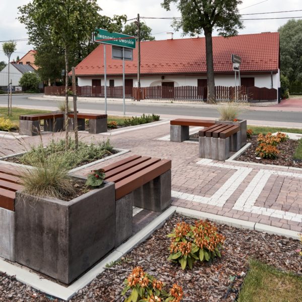 Iwanowice – centrum wsi